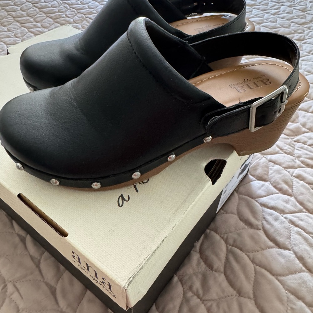 a.n.a Black Clogs with Brown Accents